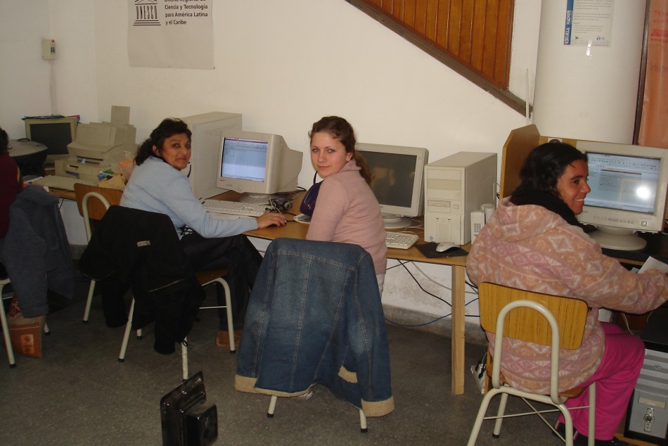 23654 | Inscriben a cursos de capacitación en oficios en todos los distritos -