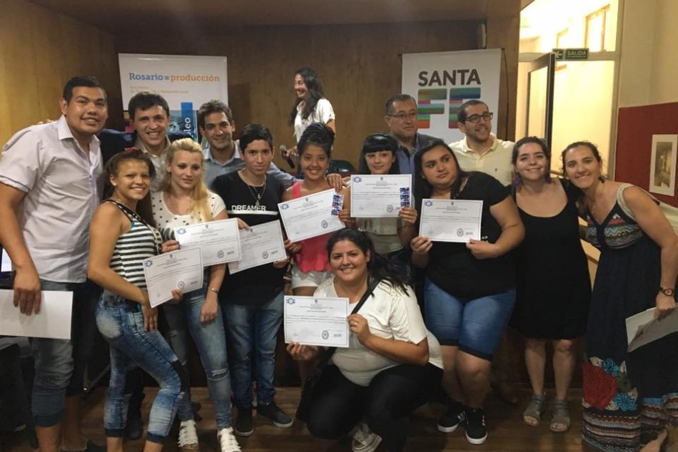 68128 | Jóvenes recibieron su certificado del Curso de Introducción al Trabajo - Secretaría de Producción y Desarrollo Local
