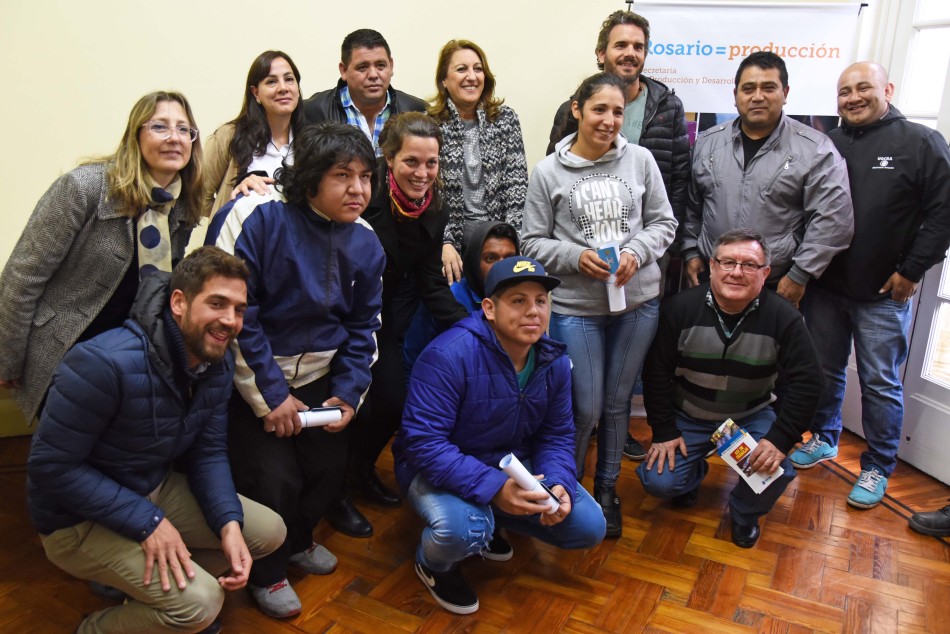 107063 | Se entregaron certificados a 64 jóvenes capacitados en el Nueva Oportunidad - Dir. Gral. de Comunicación Social (Marcelo Beltrame)