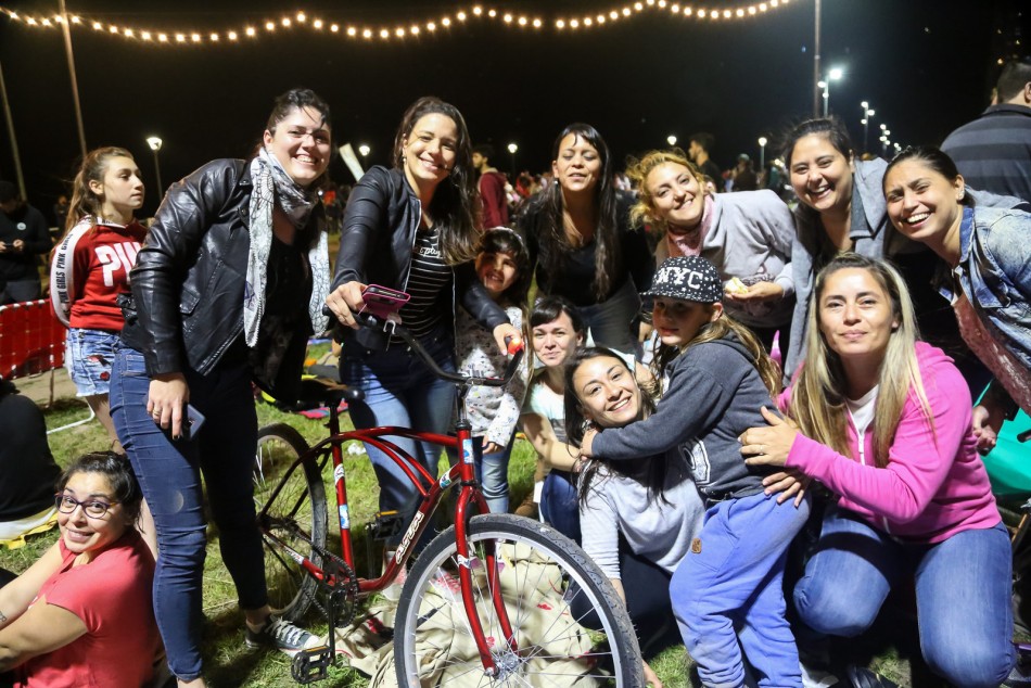 165386 | El Picnic convocó a grandes chicos a un nuevo espacio público - Nano Pruzzo