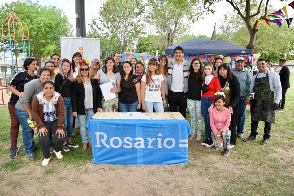 165830 | Se inauguró una nueva Feria Cooperativa en el parque Yrigoyen -