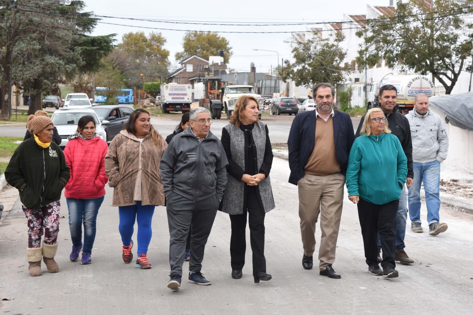 202043 | Recorrida por obras de pavimento en Barrio Ludueña - Subsecretaría de Comunicación Social (Silvio Moriconi)
