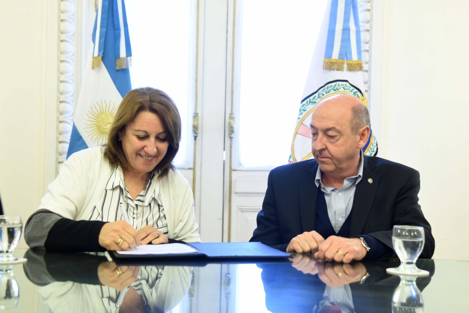 223967 | Municipio y provincia firmaron un convenio para fortalecer políticas de diversidad sexual - Subsecretaría de Comunicación Social (Silvio Moriconi)