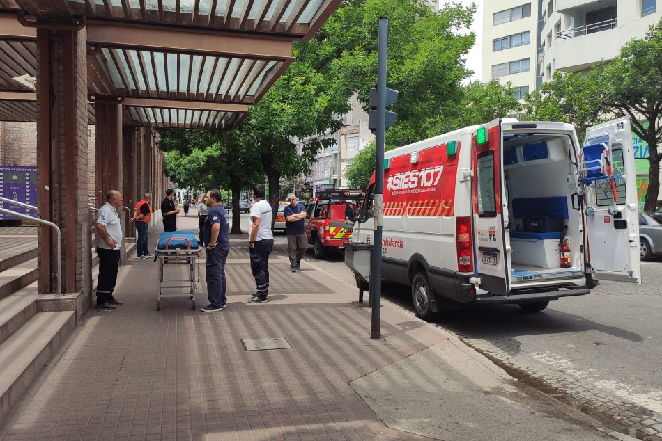 233232 | Ejercicio de evacuación en el CMD Centro - Defensa Civil