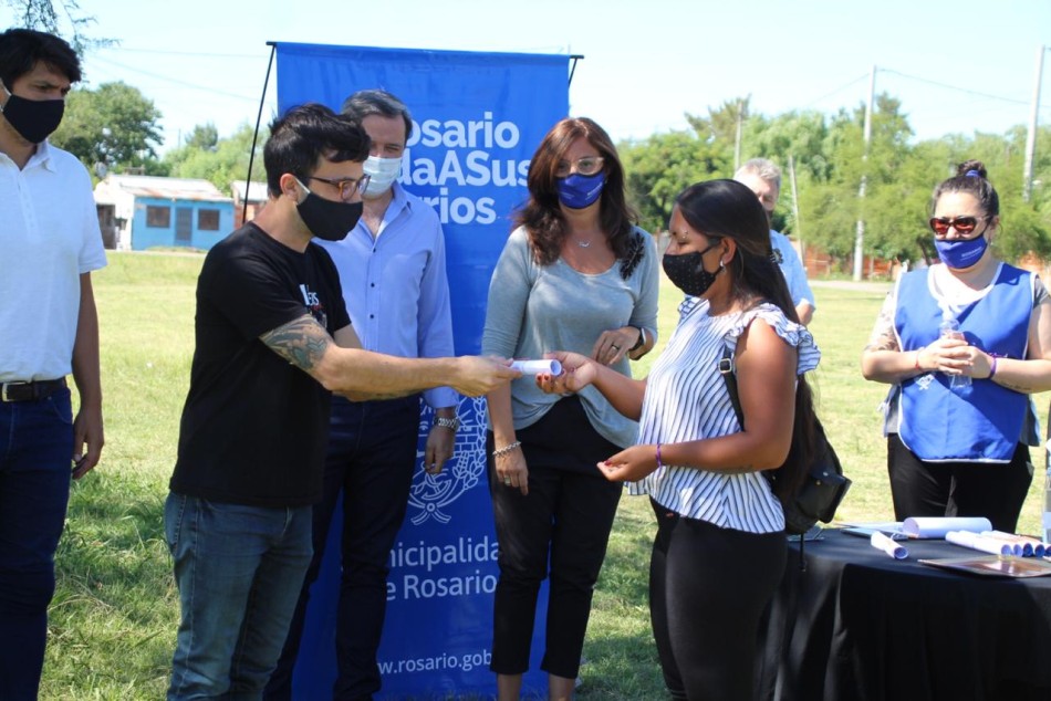 290781 |  Rosario Cuida a Sus Barrios: Entregaron diplomas de talleres en Nuevo Alberdi Oeste - Municipalidad de Rosario