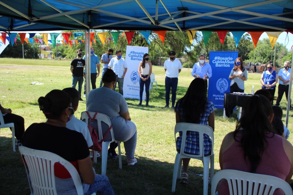 290784 |  Rosario Cuida a Sus Barrios: Entregaron diplomas de talleres en Nuevo Alberdi Oeste -