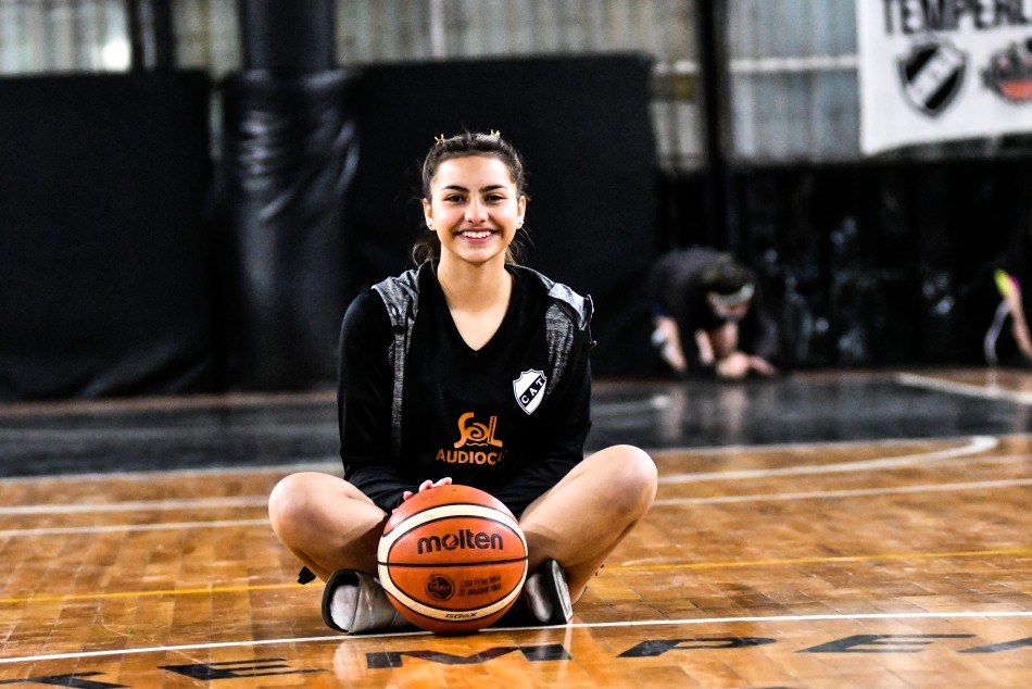 323056 | Candela Díaz, la chica de Tablada que se destaca en básquet - Secretaría de Deporte y Turismo / Guillermo Buelga