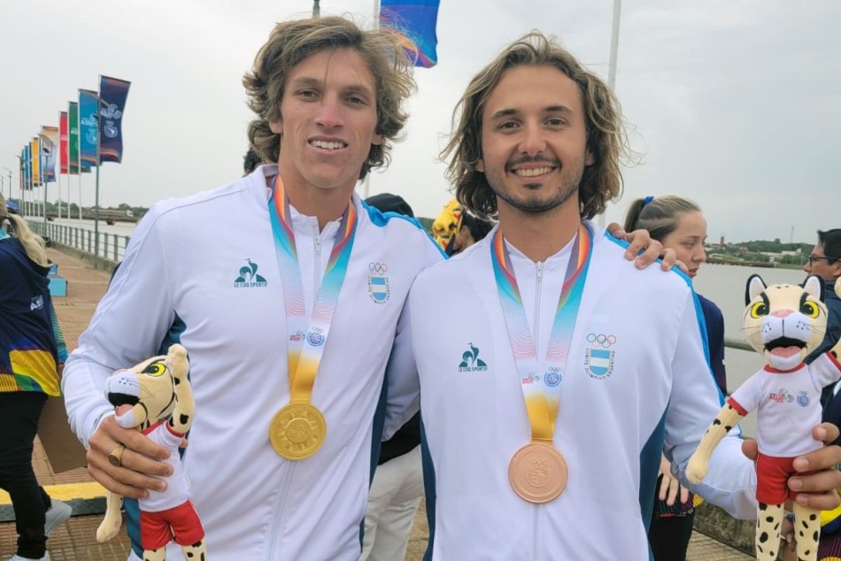 387102 | Tobías Giorgis (izquierda), uno de los deportistas rosarinos más destacados en Asuncion con dos me -