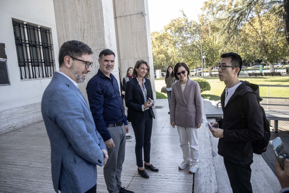574666 | Reunión con comitiva de Shangai en Castagnino - Sec. de Cultura y Educación (Guillermo Turin Bootello)